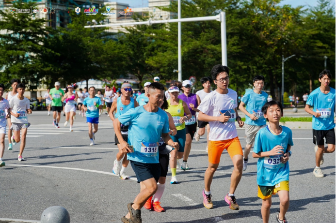 THekp, 孩子蹦跳着