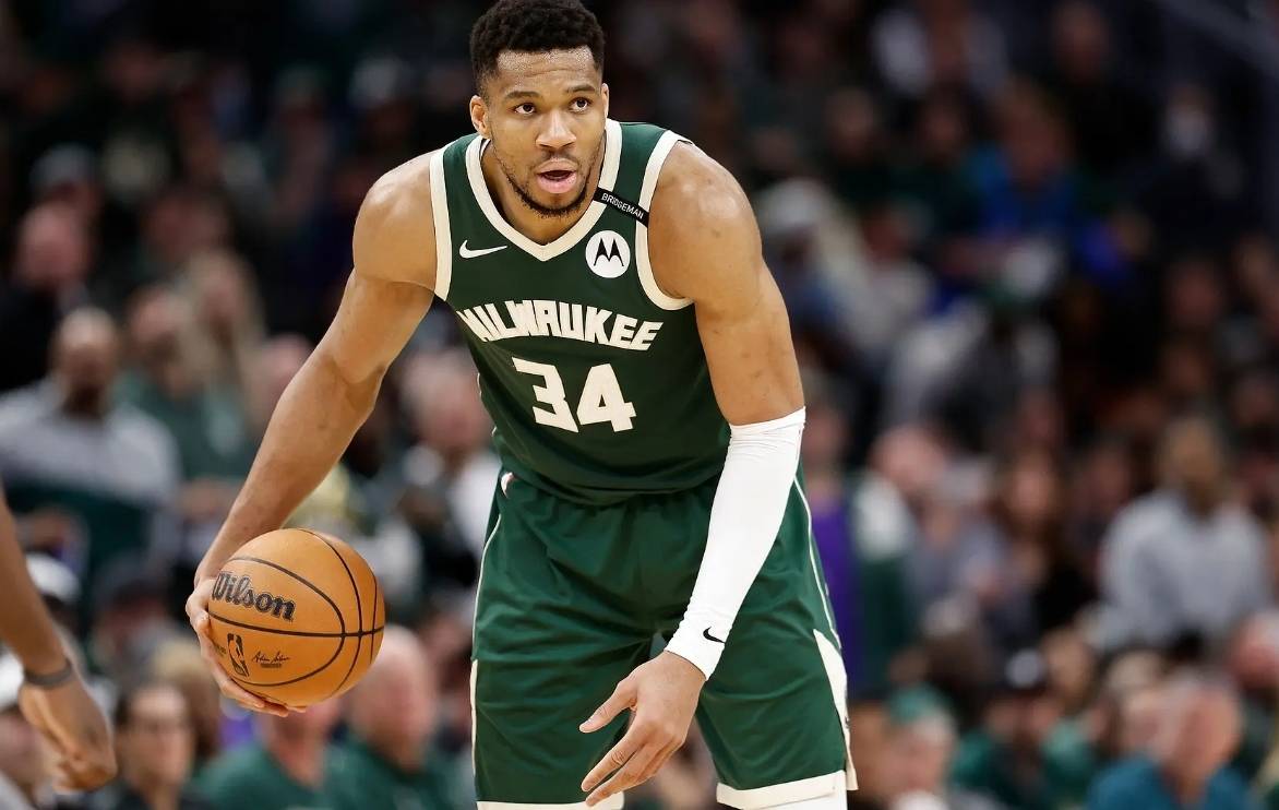 沦为字母哥, 场上司职前, 是明显 沦为字母哥, 场上司职前, 是明显