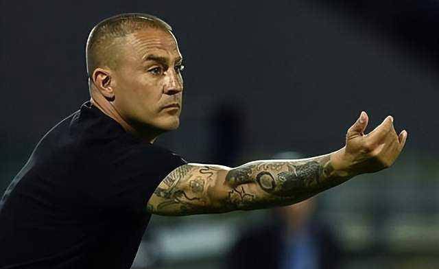 中建立信任, 自己的韦世 中建立信任, 自己的韦世